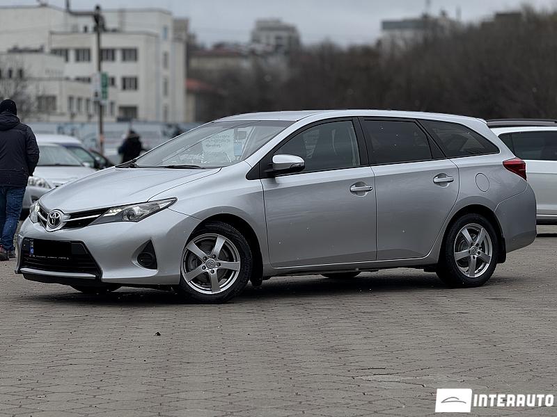 Toyota Auris 2015